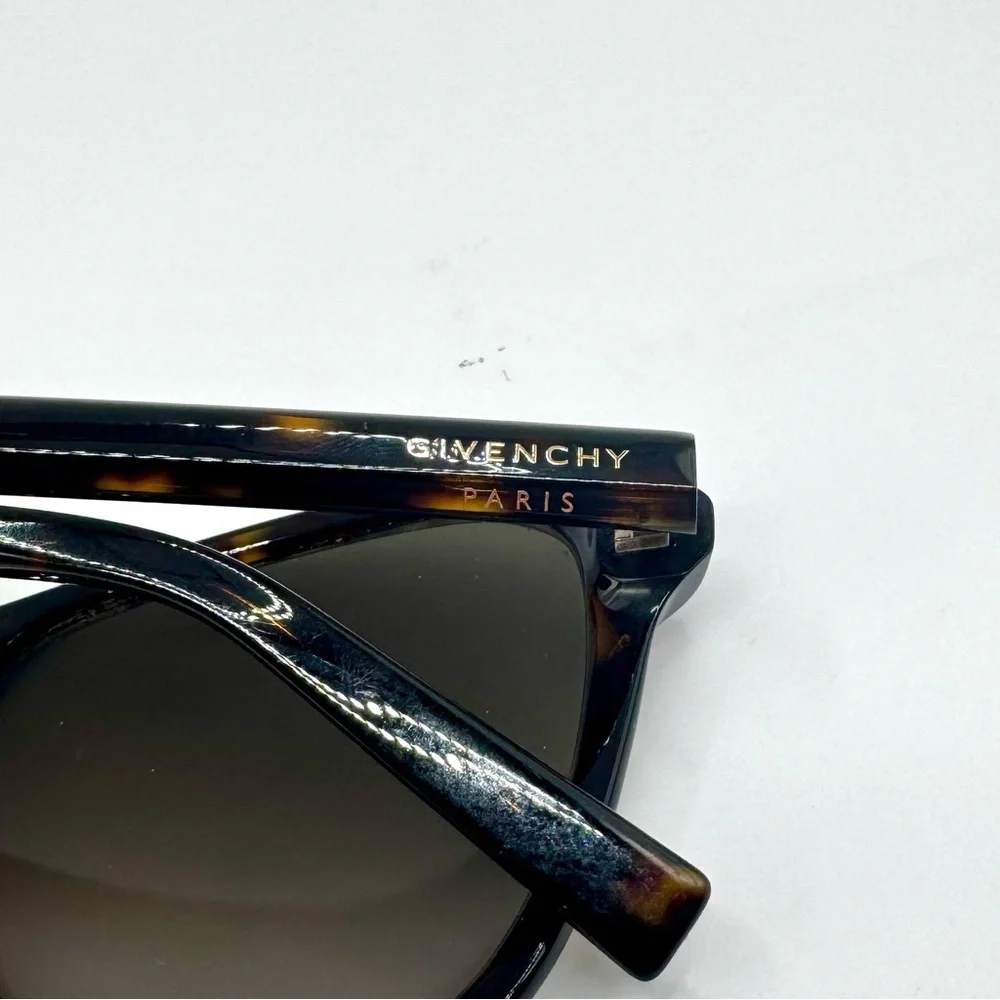 Givenchy preowned very